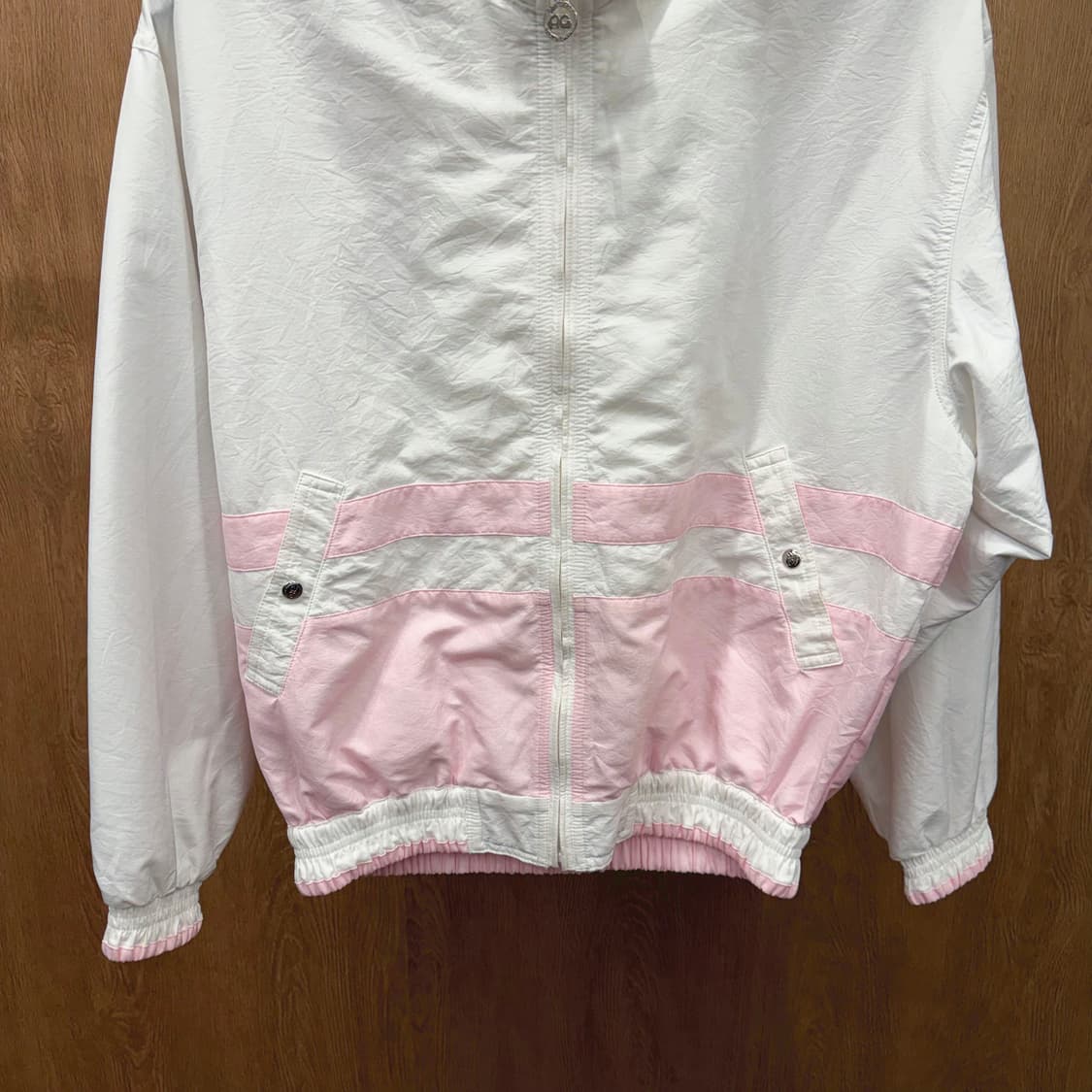 꾸레쥬 스포츠 퓨처 윈드 브레이커 핑크 배색 로고 자수 패치 화이트 상품이미지5