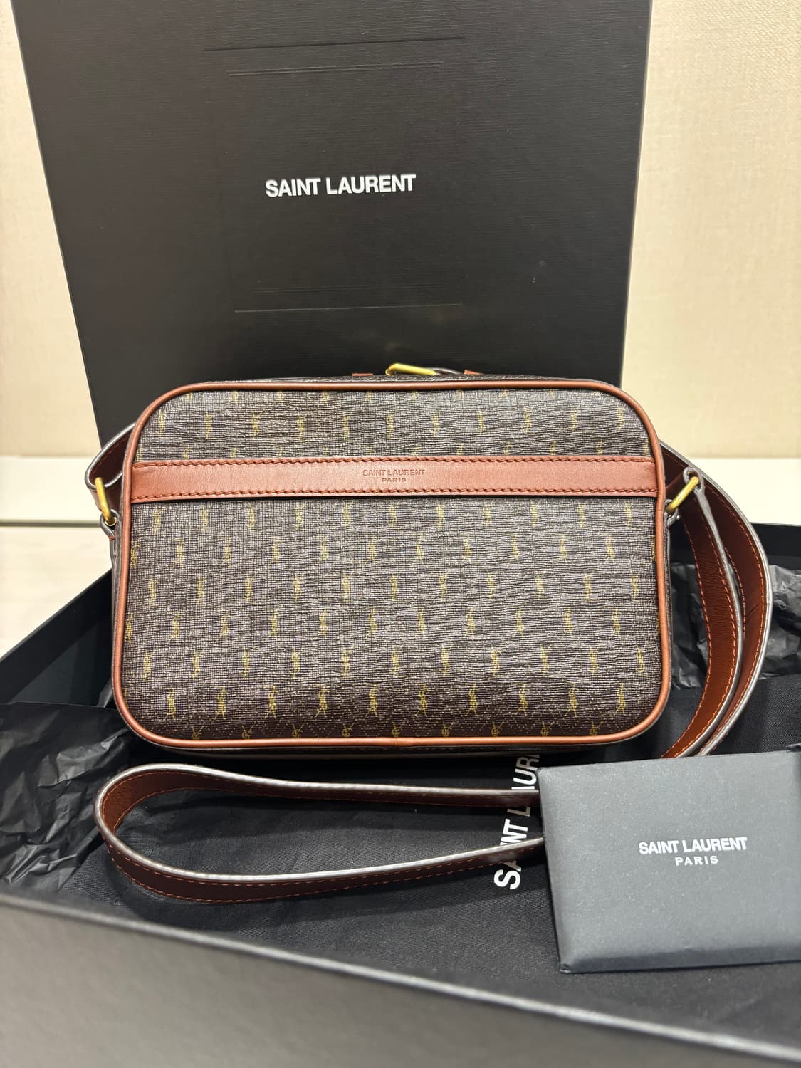 생로랑 르 모노그램 카메라백 상품이미지1