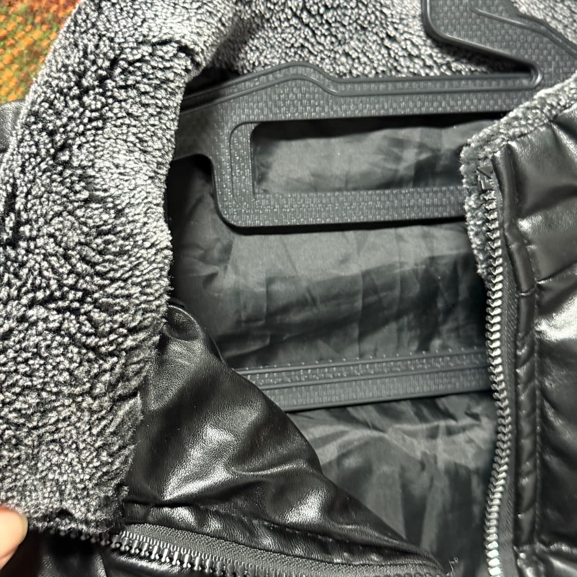 VTG 빈티지 데님 디테일 유광 페이크 레더 다운 점퍼 상품이미지5