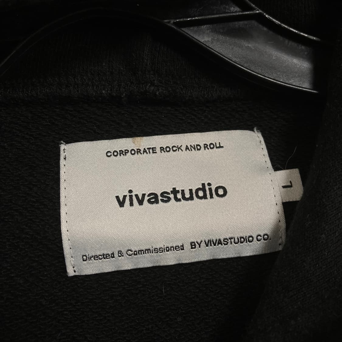 비바스튜디오 프린팅 빅로고 블랙 후드티 상품이미지3
