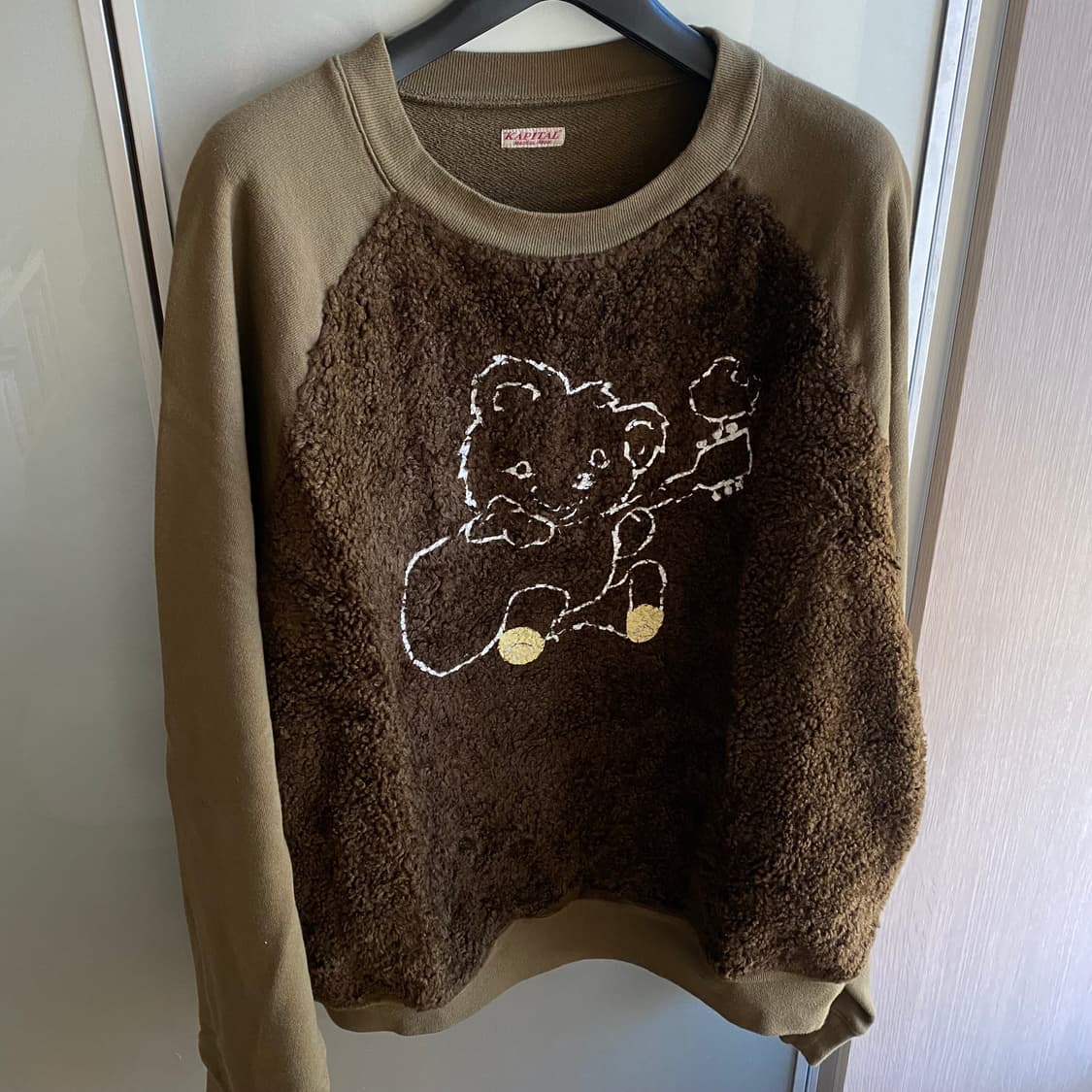 캐피탈 30 플리스 x 퍼 그리즐리 스웨트셔츠 상품이미지5