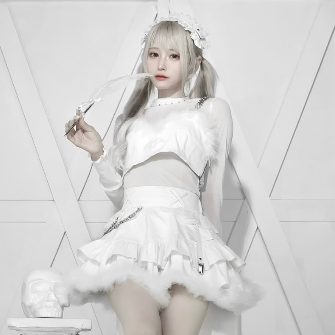 🥵 [DIMMOIRE] 딤모아르 양산형 지뢰계 화이트 퍼 뷔스티에 셋업 상품이미지1