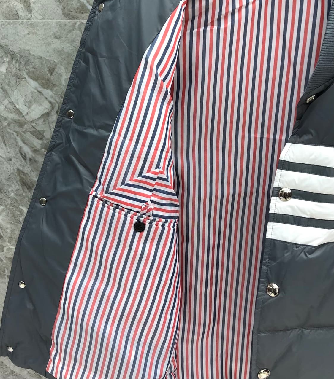 톰브라운 패딩 베스트 그레이 상품이미지4