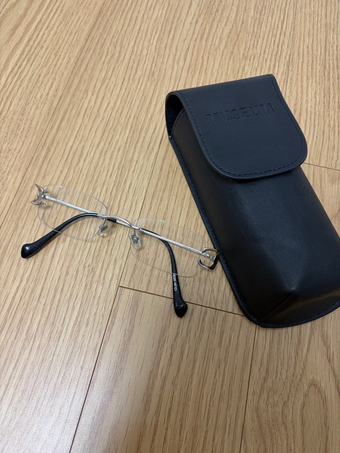 뮤지엄바이비컨 72 무테 안경 상품이미지3