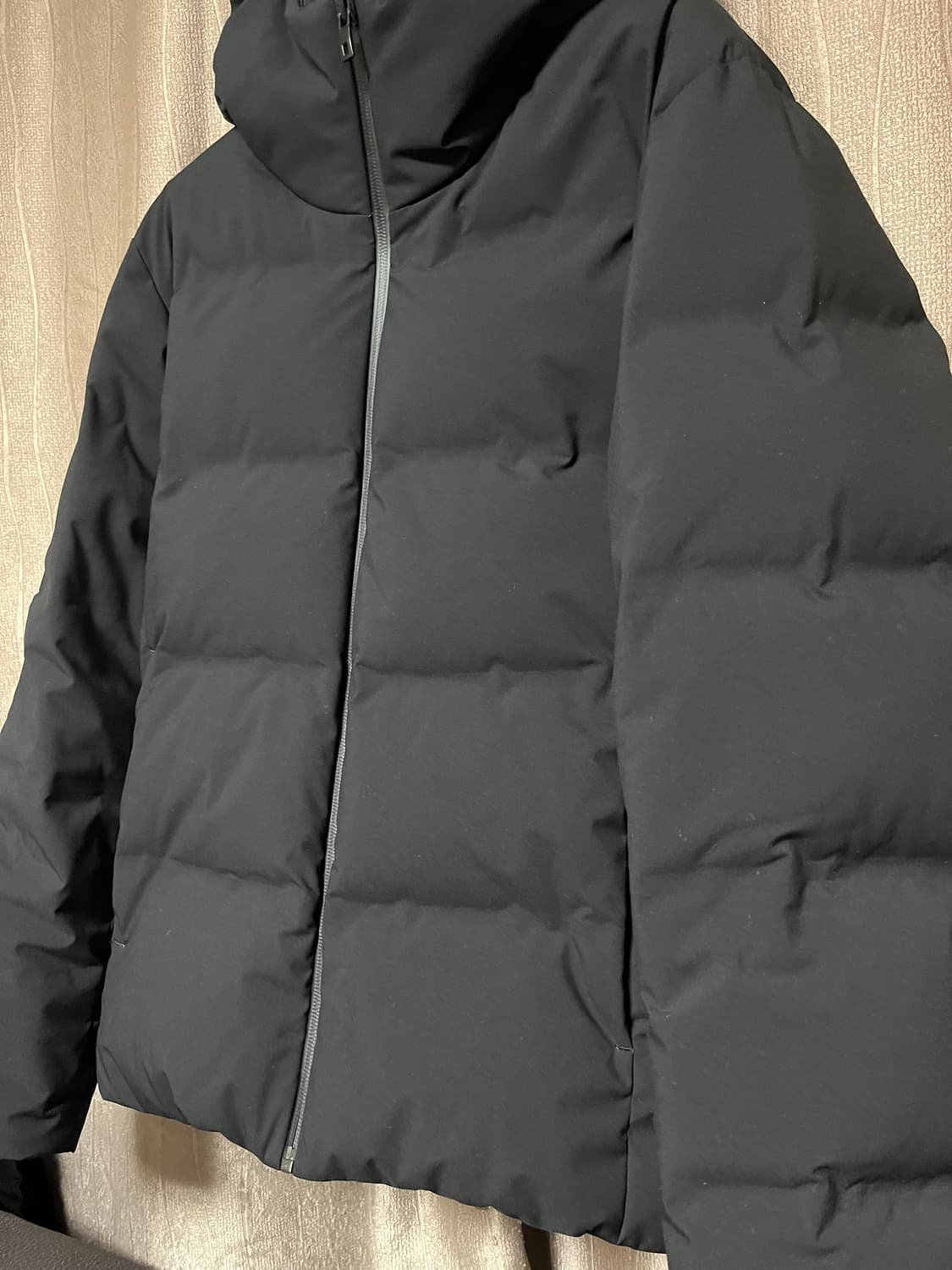 유니클로 심리스 다운 파카 상품이미지2