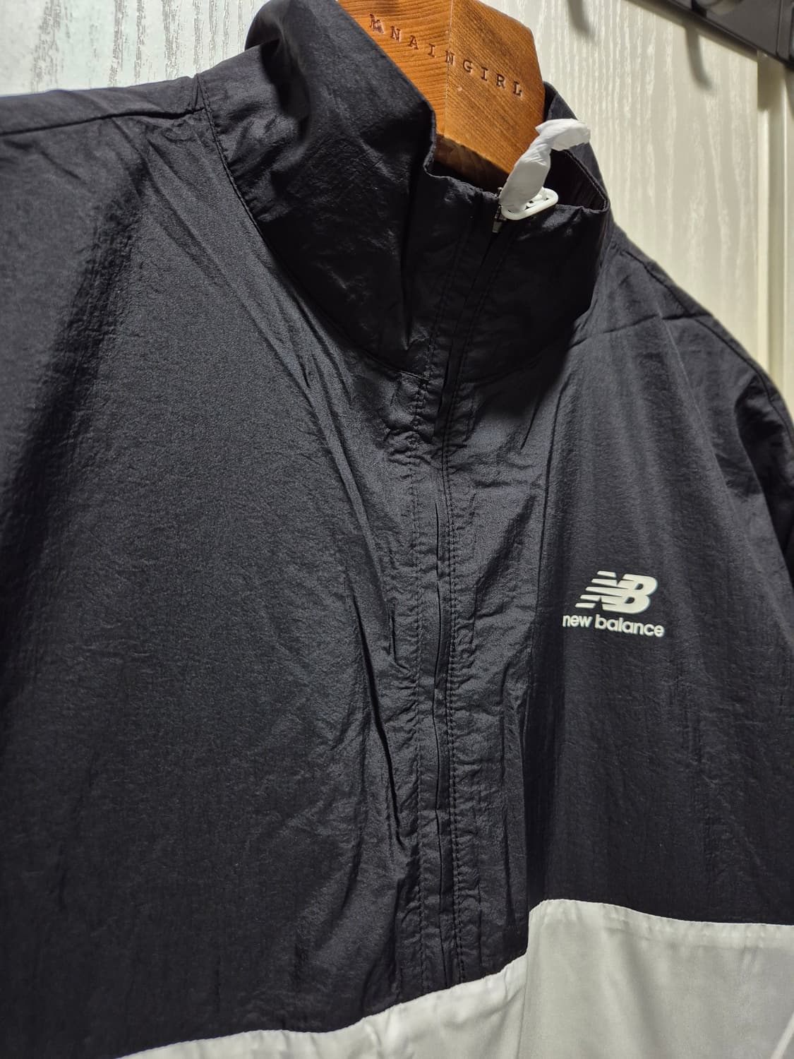 뉴발란스 블랙/화이트 아노락 바람막이 상품이미지4