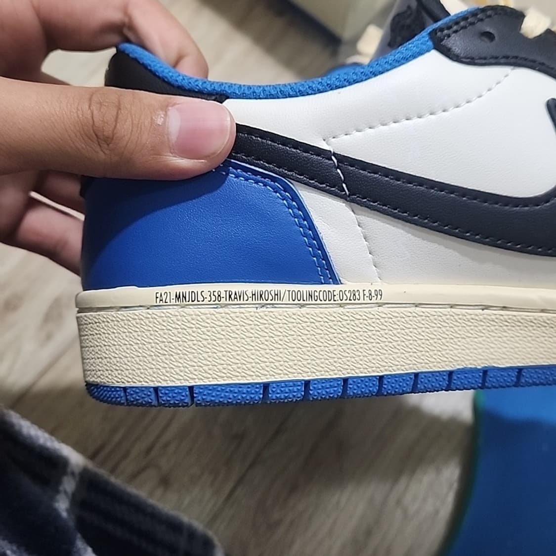 트레비스 스캇 나이키 조던 프라그먼트 로우 판매 상품이미지2