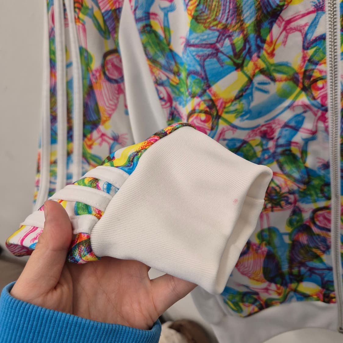 아디다스 X 카르노브스키 RGB 슈퍼스타 트랙탑 100 상품이미지3