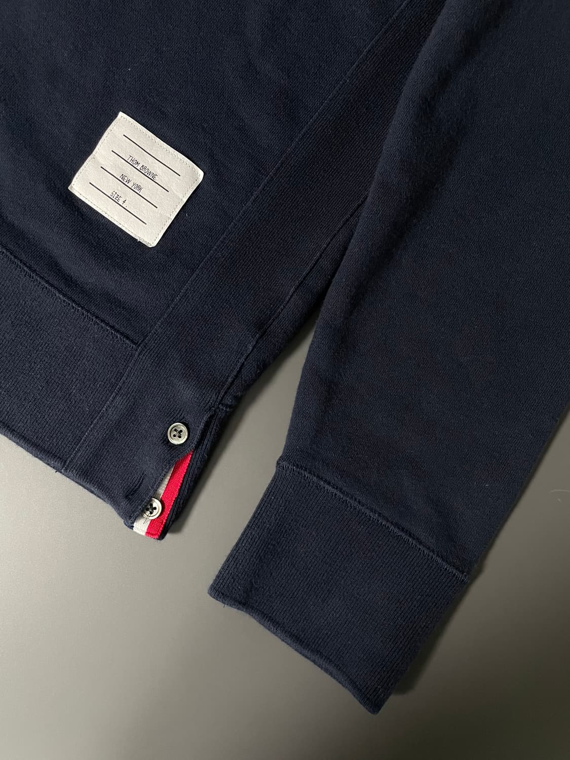 [4] 톰브라운 사선 완장 맨투맨 스웻셔츠 상품이미지5