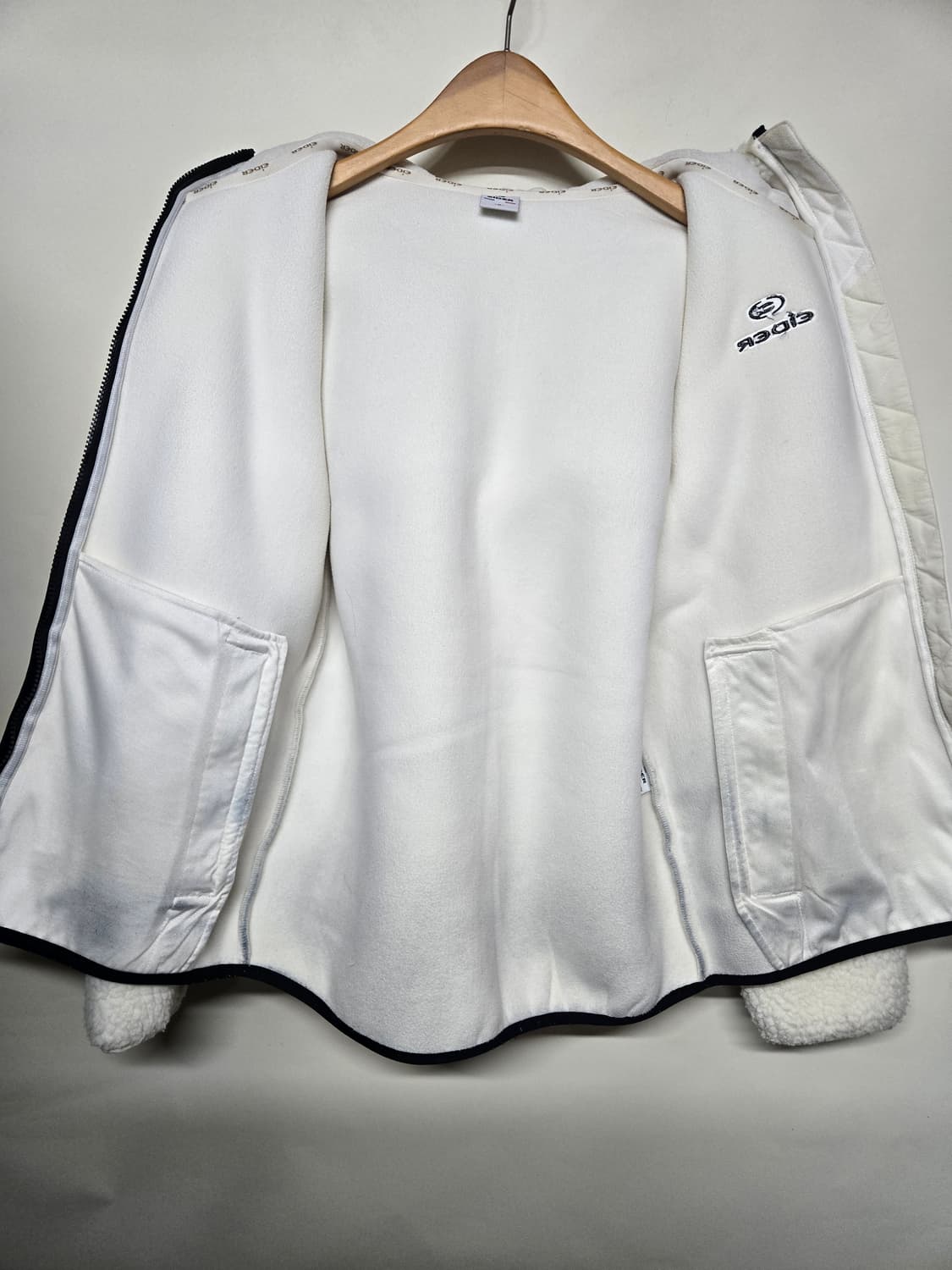 아이더 화이트 뽀글이 후리스 자켓M 상품이미지3