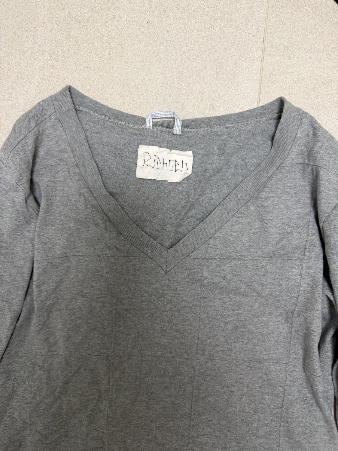 브이넥 패치 롱슬리브티 상품이미지2