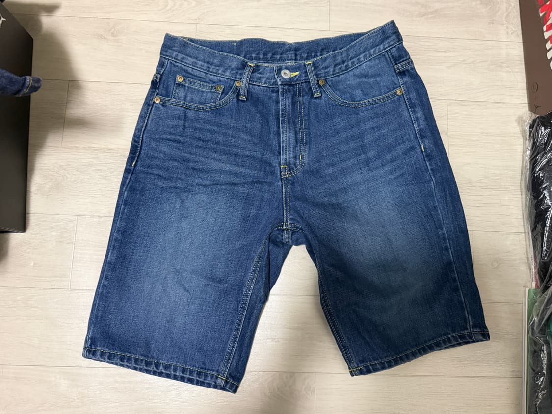 비바스튜디오 청반바지 미착용 판매 합니다. 상품이미지3