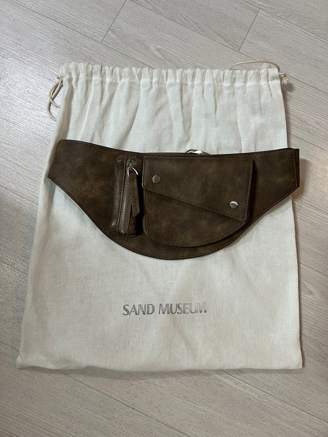 샌드뮤지엄 불렛 벨트백 상품이미지1