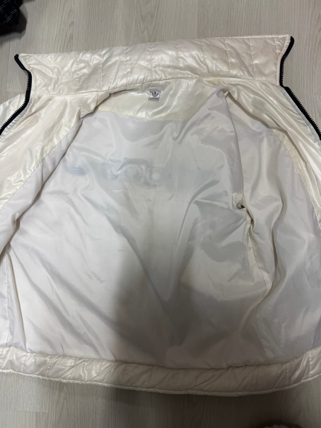 아디다스 올드스쿨 경량패딩 여성 S~M 상품이미지3
