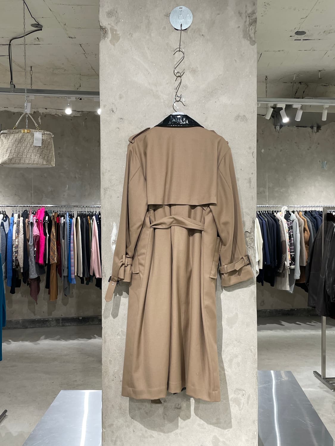 토가 아카이브 x h&m 베이지 도킹 벨티드 트렌치 코트  상품이미지6