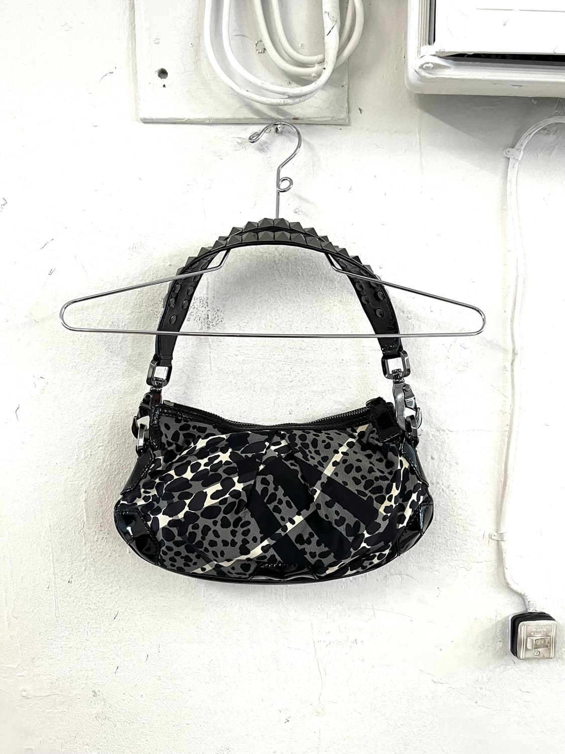 버버리 프로섬 애니멀 비트백 상품이미지2