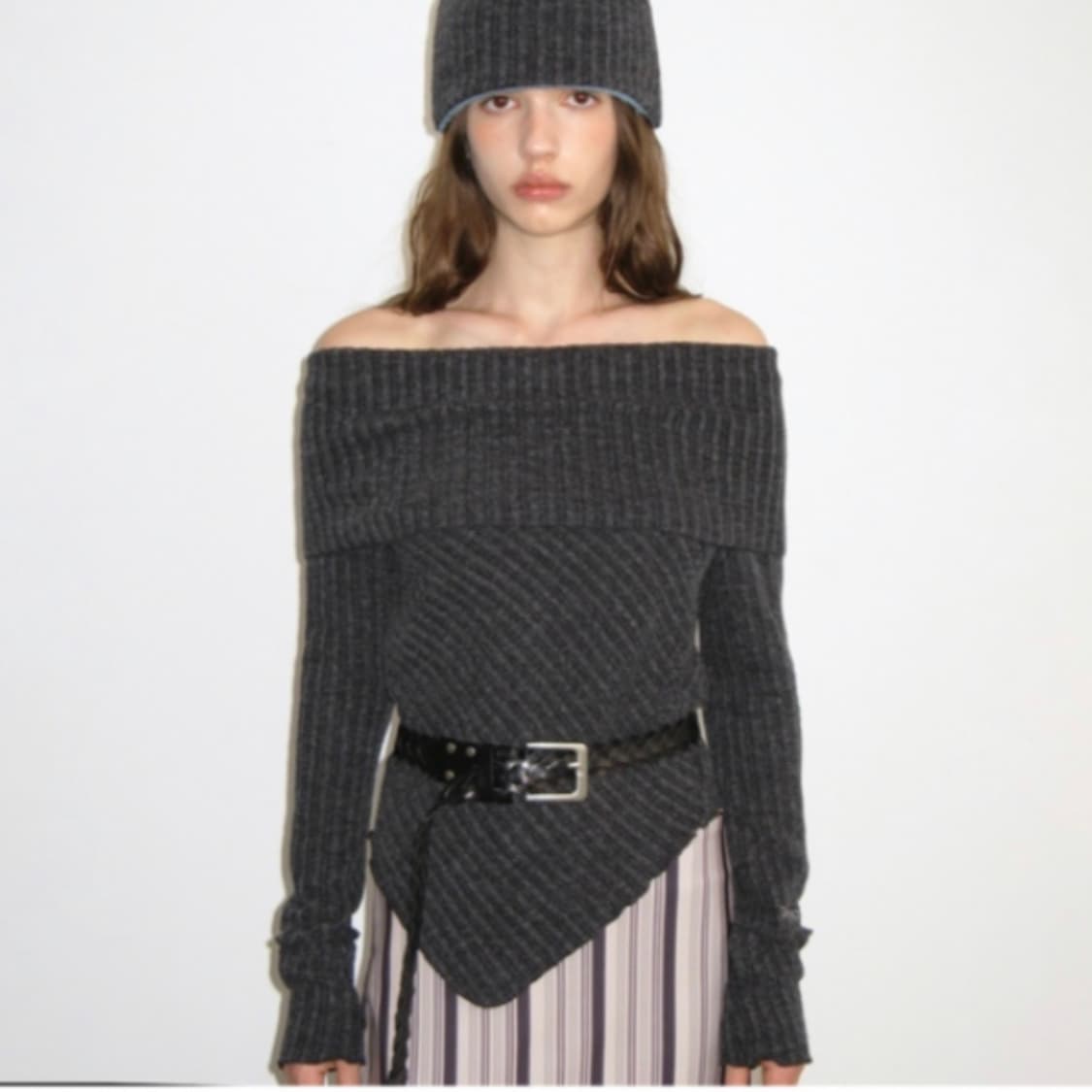 폴리수엠 오프숄더니트 상품이미지1