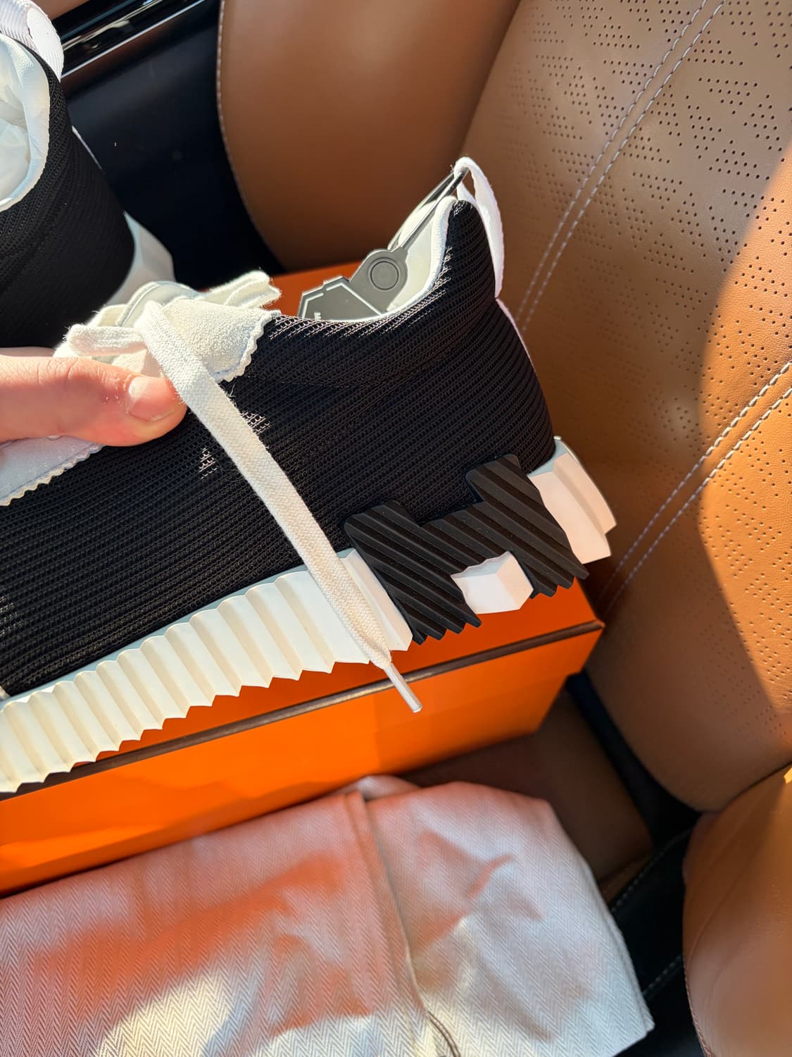 에르메스 바운싱 스니커즈 Noir Blanc / 42 / 새상품 풀구성 상품이미지3