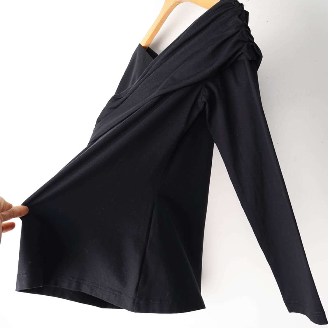 66/COS 코스 게더드 오프 더 숄더 탑 상품이미지6