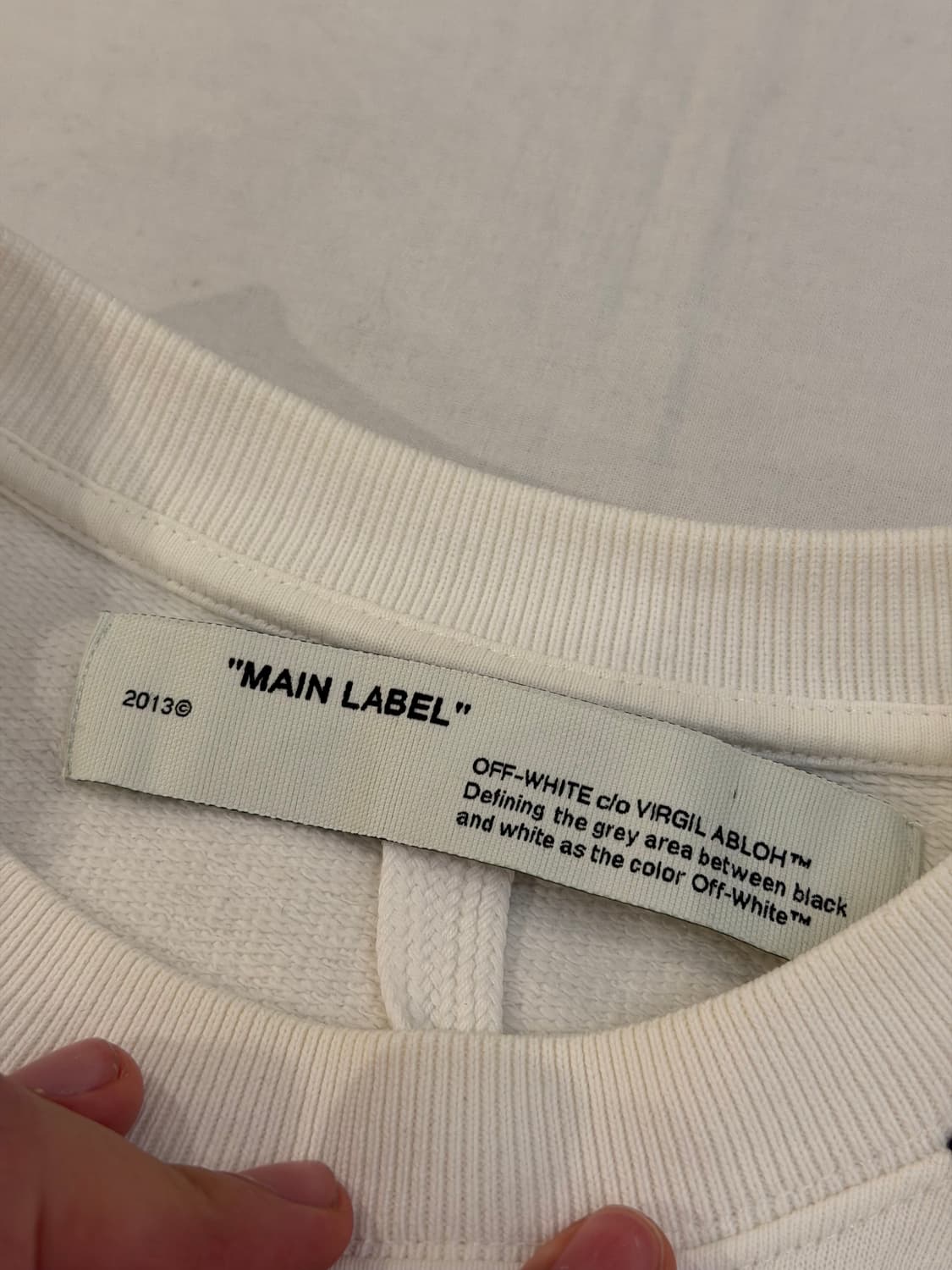 오프화이트 아크릴 애로우 맨투맨 스웻셔츠 화이트 상품이미지4