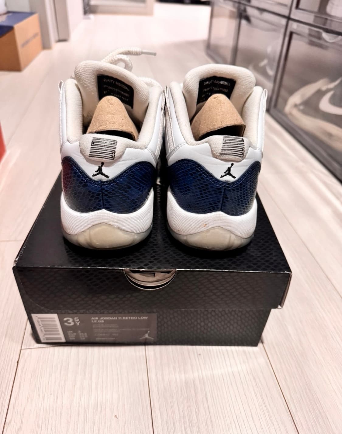 조던 11 레트로 로우 네이비 스네이크스킨 225 상품이미지3