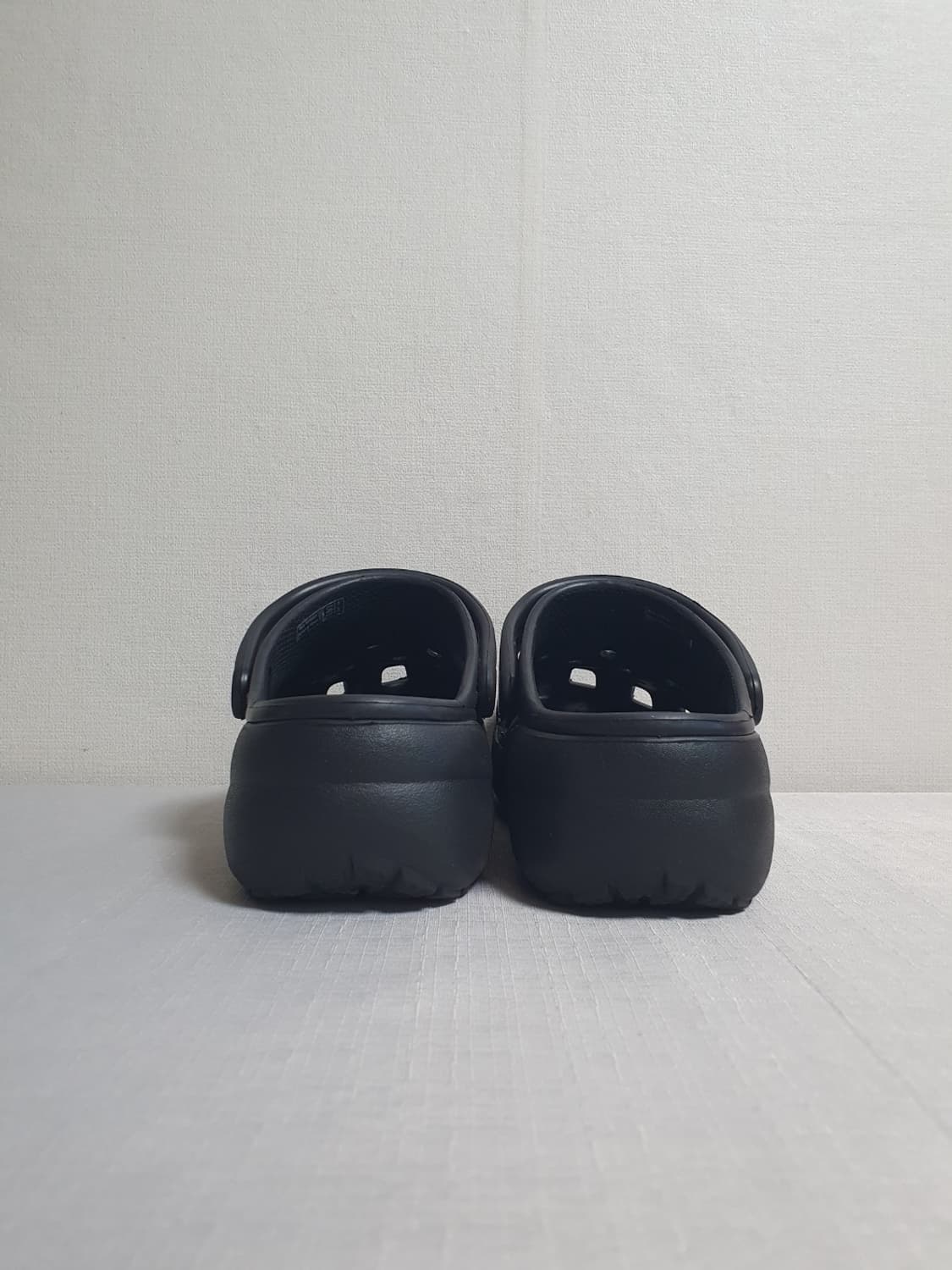 크록스 클래식 플랫폼 클로그 블랙 220mm 상품이미지4