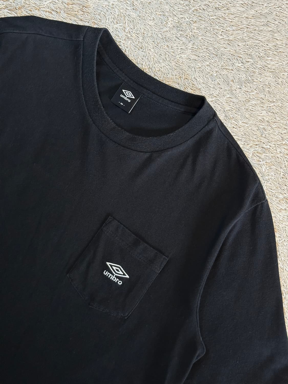 엄브로 UMBRO 원포켓 스몰로고 반팔 티셔츠 블랙 상품이미지2