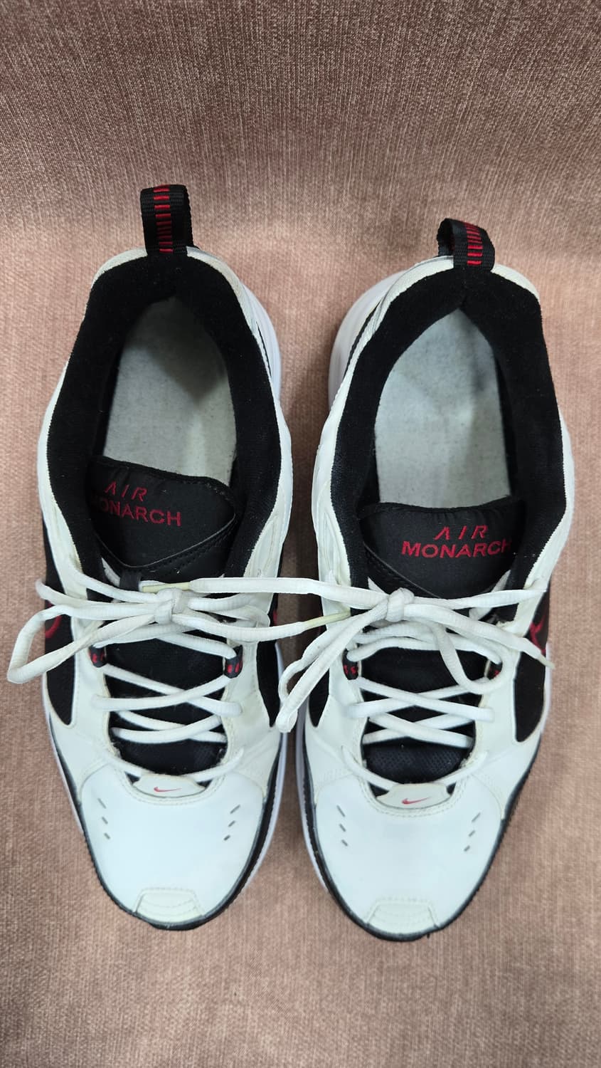 나이키 290mm- 에어 모나크 IV 흰검빨 운동화 상품이미지2