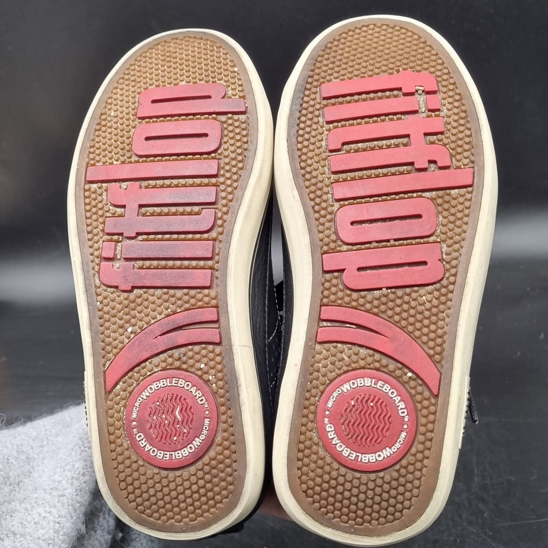 핏플랍 블랙 가죽 스니커즈 225 상품이미지3