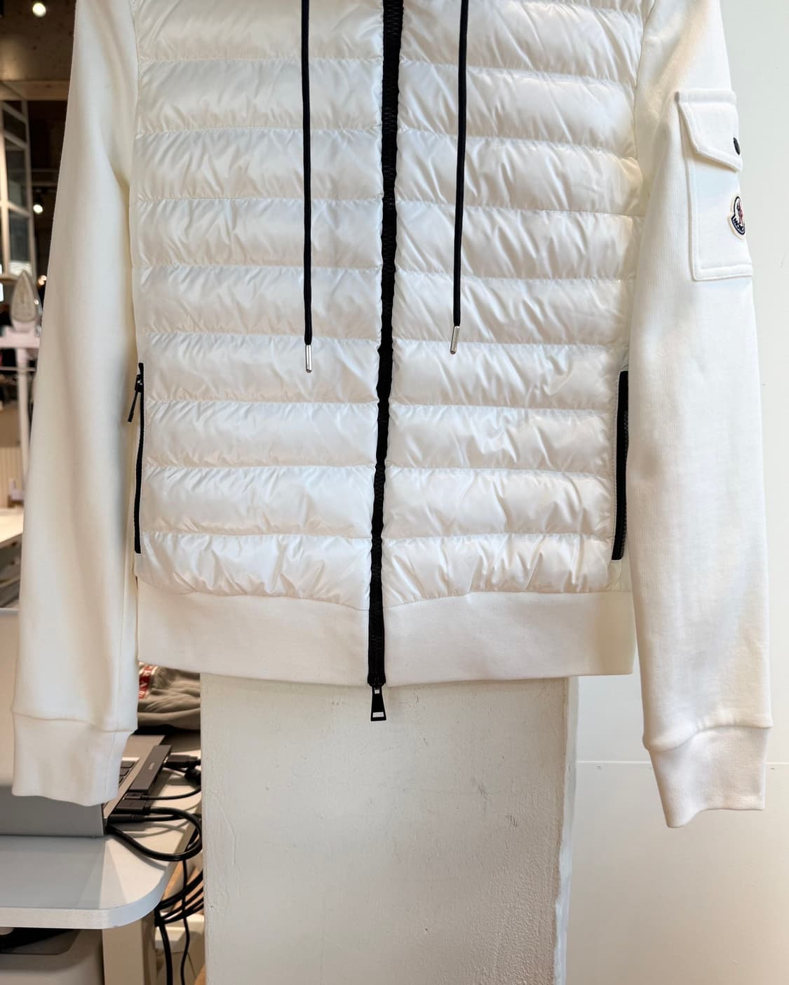 몽클레르 화이트 로고 패치 믹스 후드 다운 자켓 상품이미지6