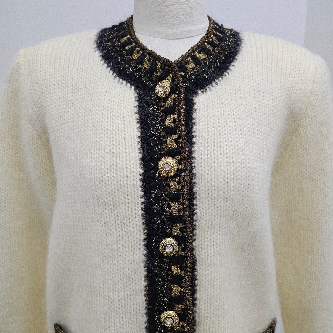 아이보리 트위드 배색 골드버튼 울 가디건 자켓 상품이미지4