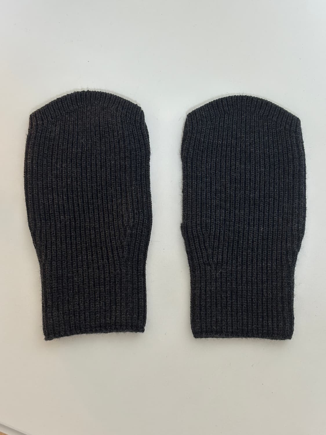 [OS] 코스 리브드 울 핑거리스 글러브 (차콜) 상품이미지1