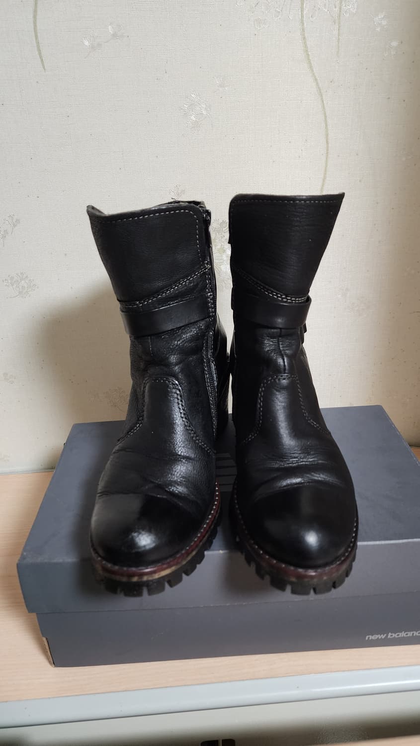 이태리 마나스(MANAS) 블랙 가죽 앵클 부츠 상품이미지3