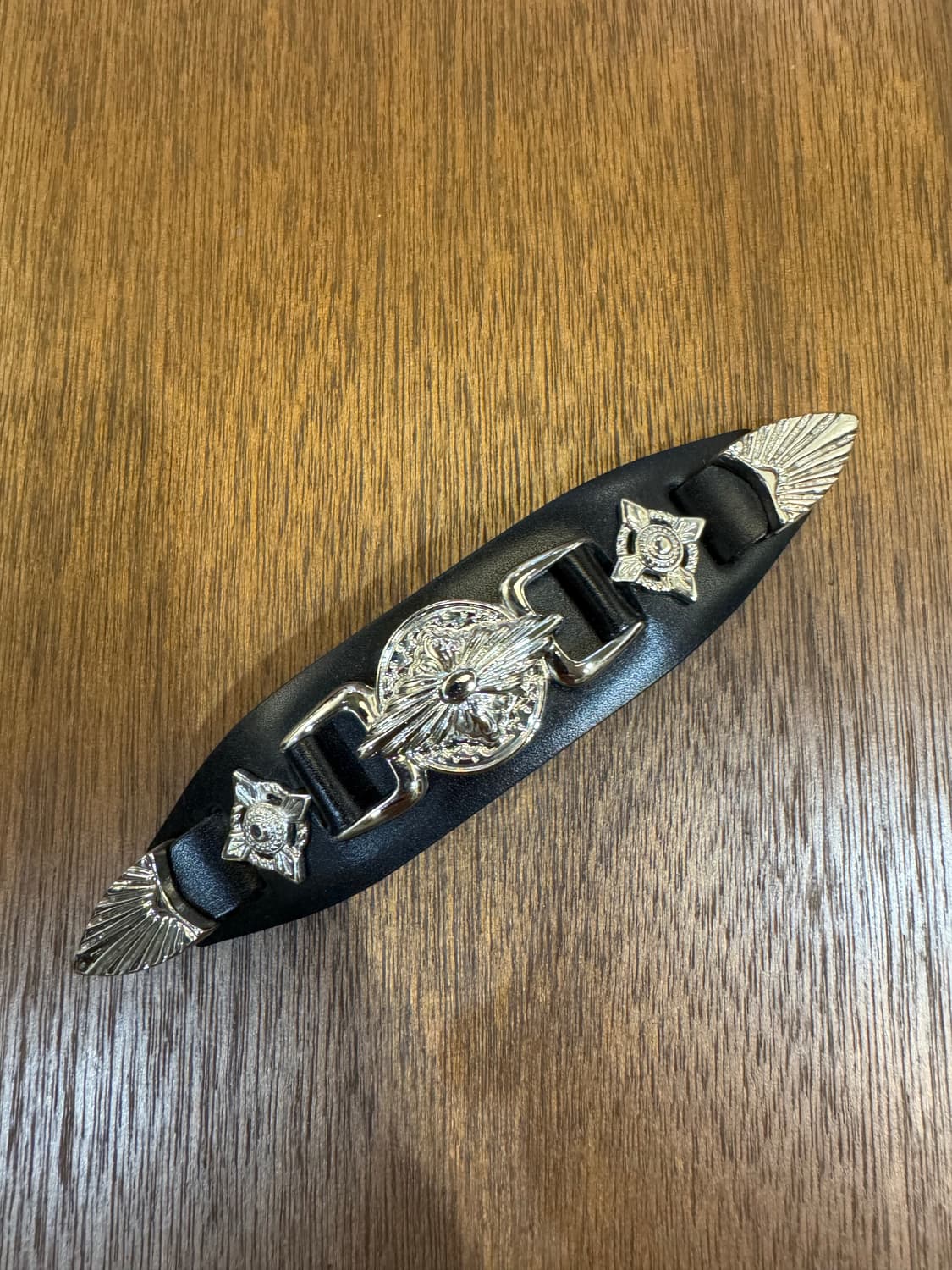 [OS] 토가 아카이브 메탈릭 레더 헤어클립  상품이미지2