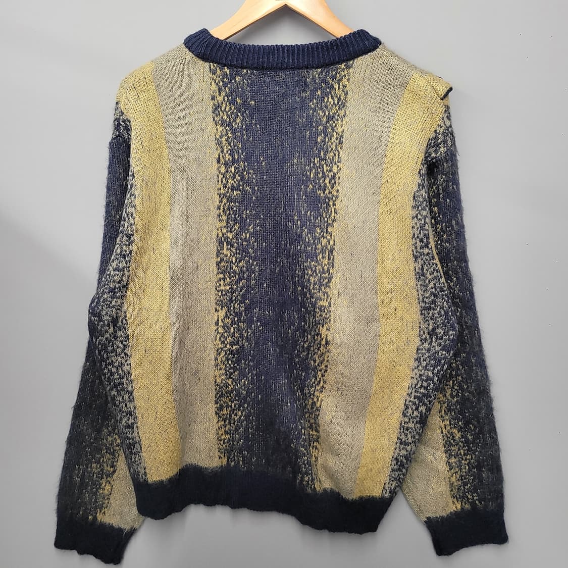 eyeunderstand 아이언더스탠드 그라데이션 다이애그널 니트 상품이미지2