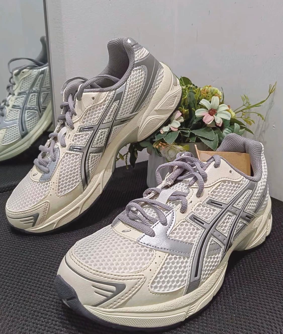 (W) 아식스 젤 1130 크림 클레이 그레이 227.5 상품이미지4