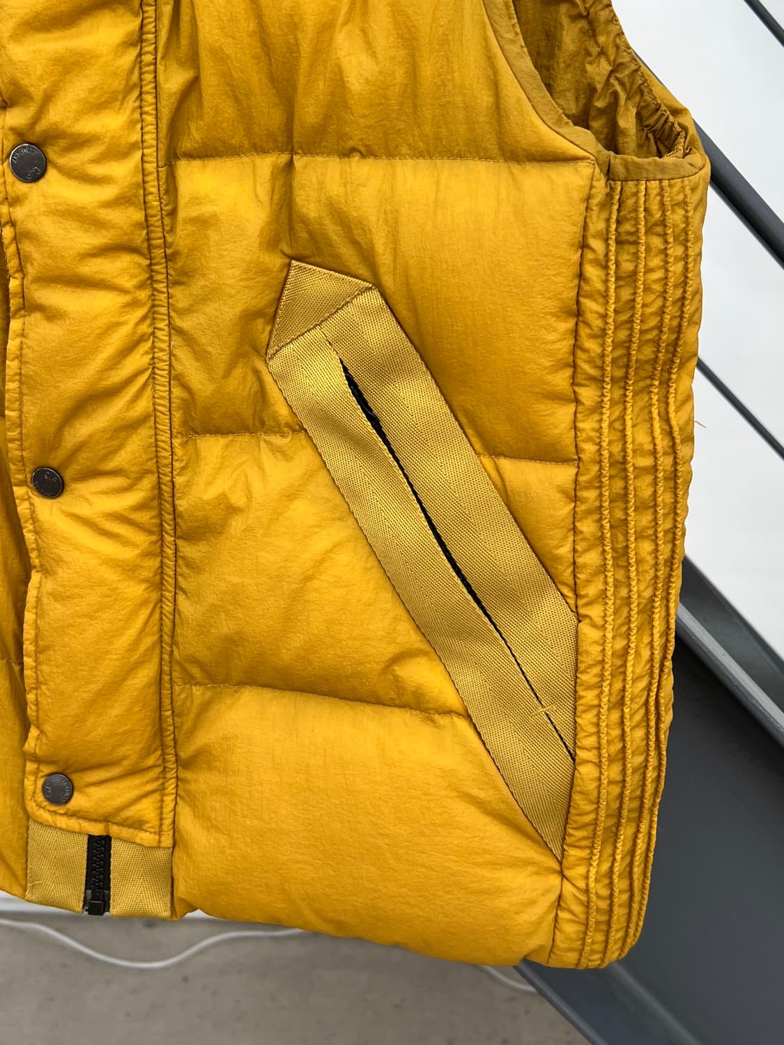 CP컴퍼니 옐로우 고글 패딩 베스트 상품이미지2