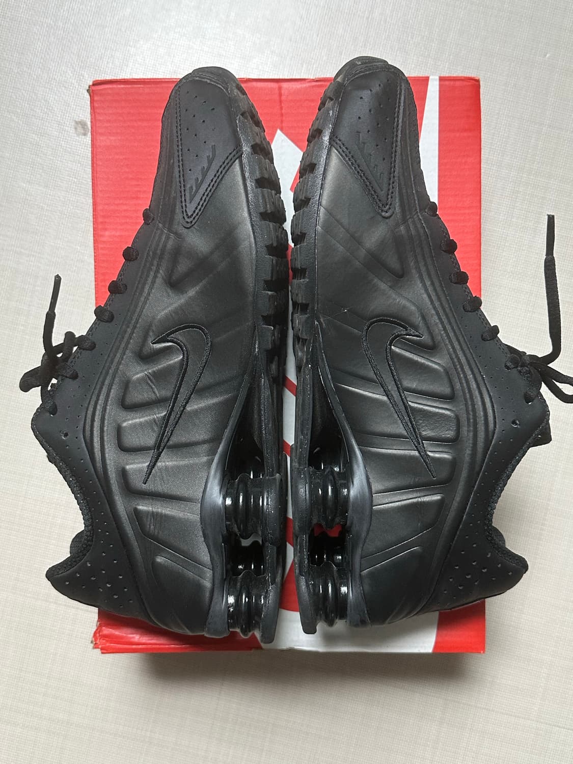 나이키 샥스 블랙 브라이트 크림슨 275 상품이미지2