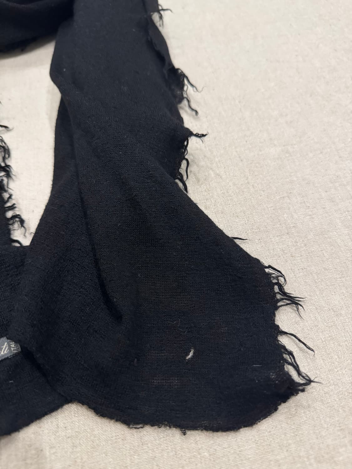 팔리에로 사르티 울실크 블랙 대형 머플러 상품이미지5