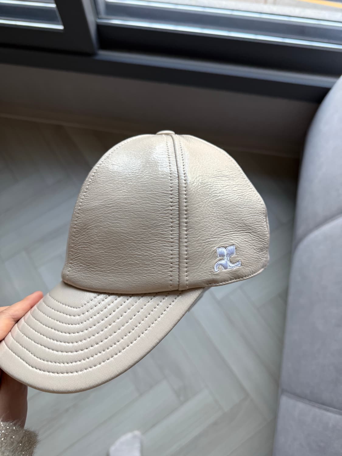 꾸레쥬 유광 볼캡 멜란지 그레이  상품이미지1