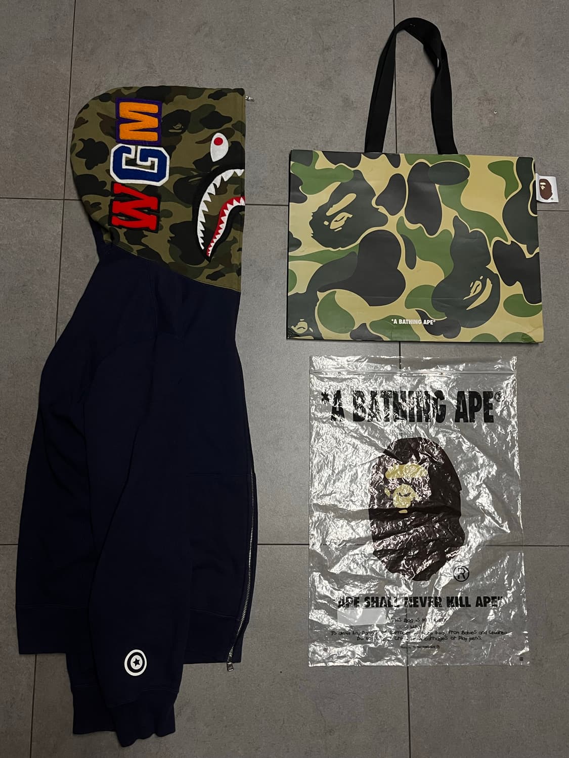 새상품급) 베이프 다크블루 반카모 샤크 후드집업 상품이미지1