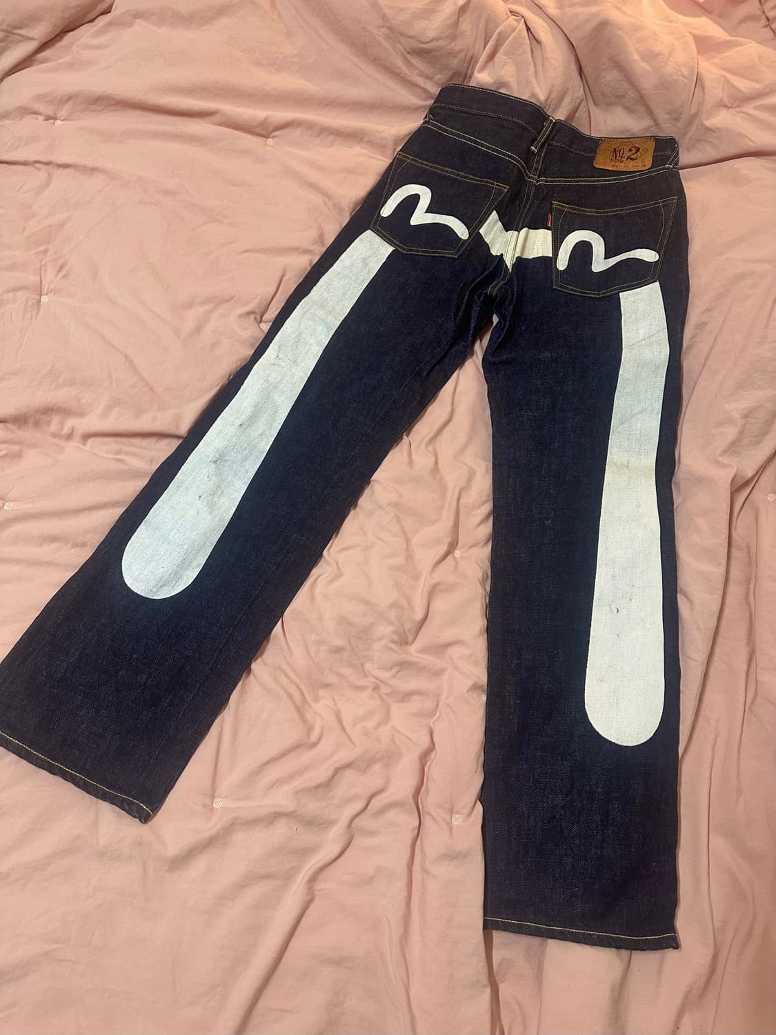 에비수 빅로고 백프린팅 화이트 데님 팬츠 상품이미지1