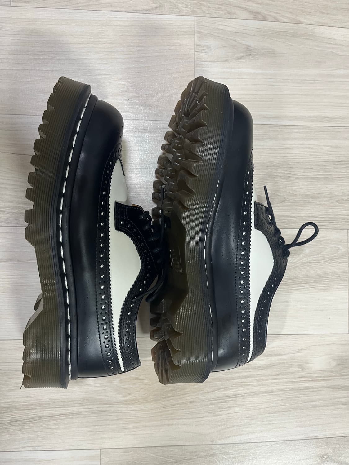 닥터 마틴 윙팁 상품이미지2