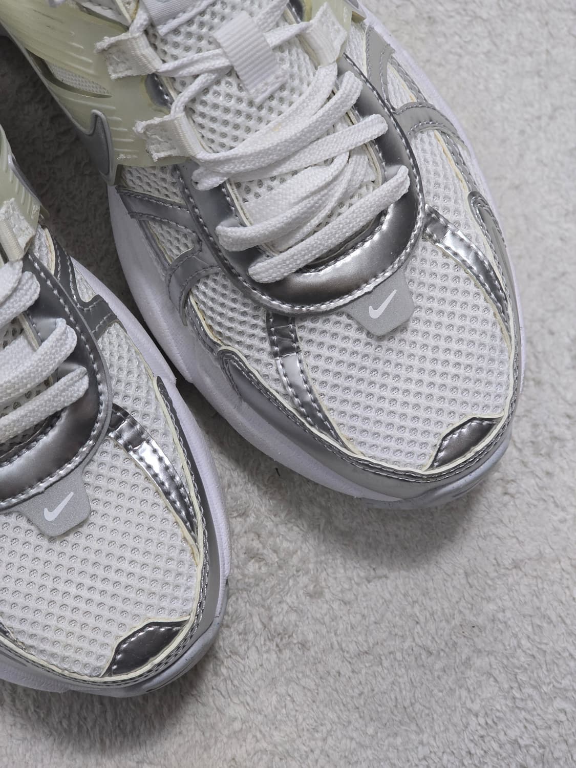 나이키 V2K 런 메탈릭 실버 운동화 240 상품이미지2