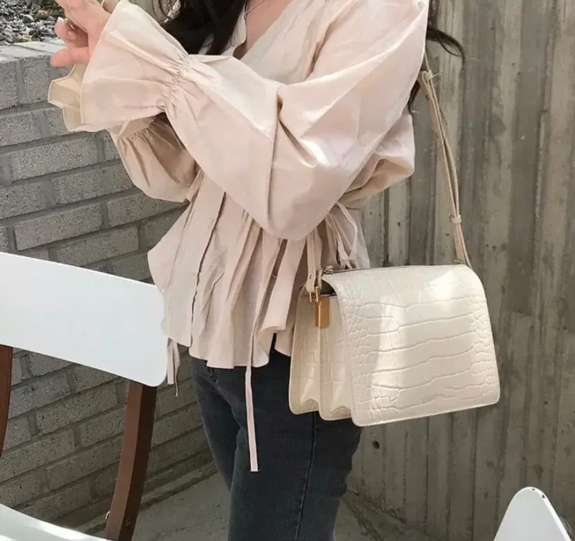 어썸니즈 카우 레더 아이보리 타임리스백 상품이미지5