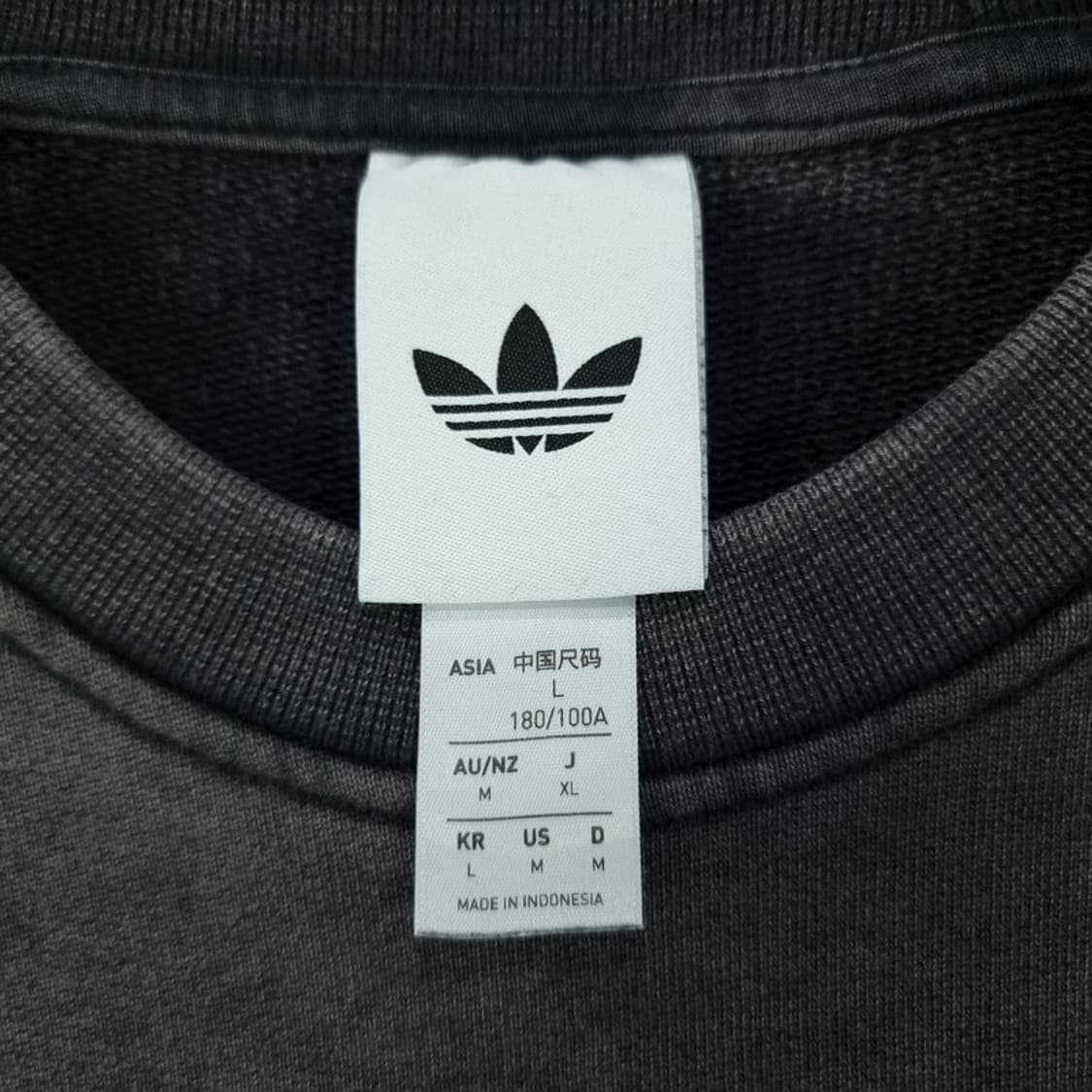 [아디다스] 로고 자수 삼선 빈티지 워시드 오버핏 맨투맨 M19513 상품이미지7