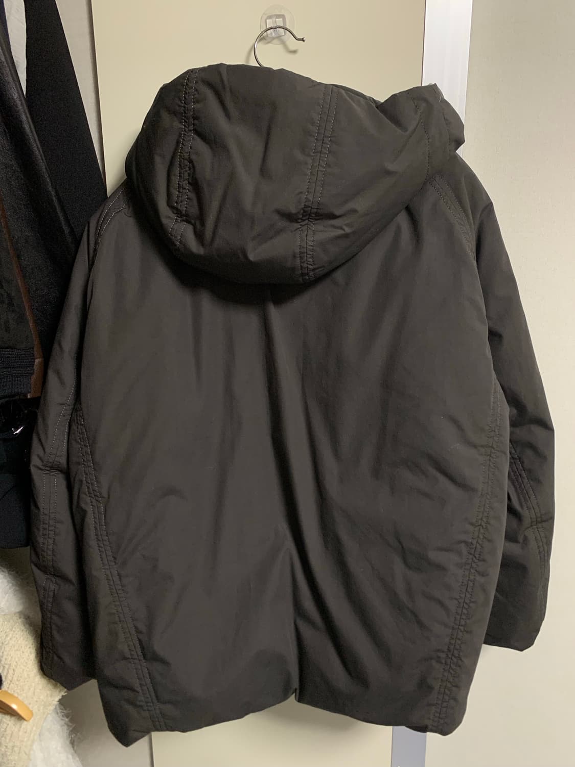 유니클로U 퍼프테크 볼륨파카 S 다크그레이 (연늘템) 상품이미지7