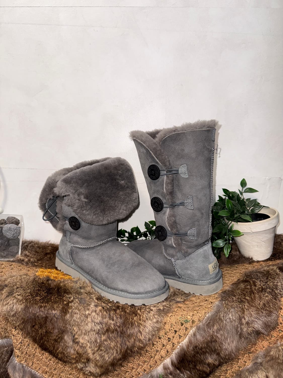 UGG bailey button triplet boots 상품이미지1