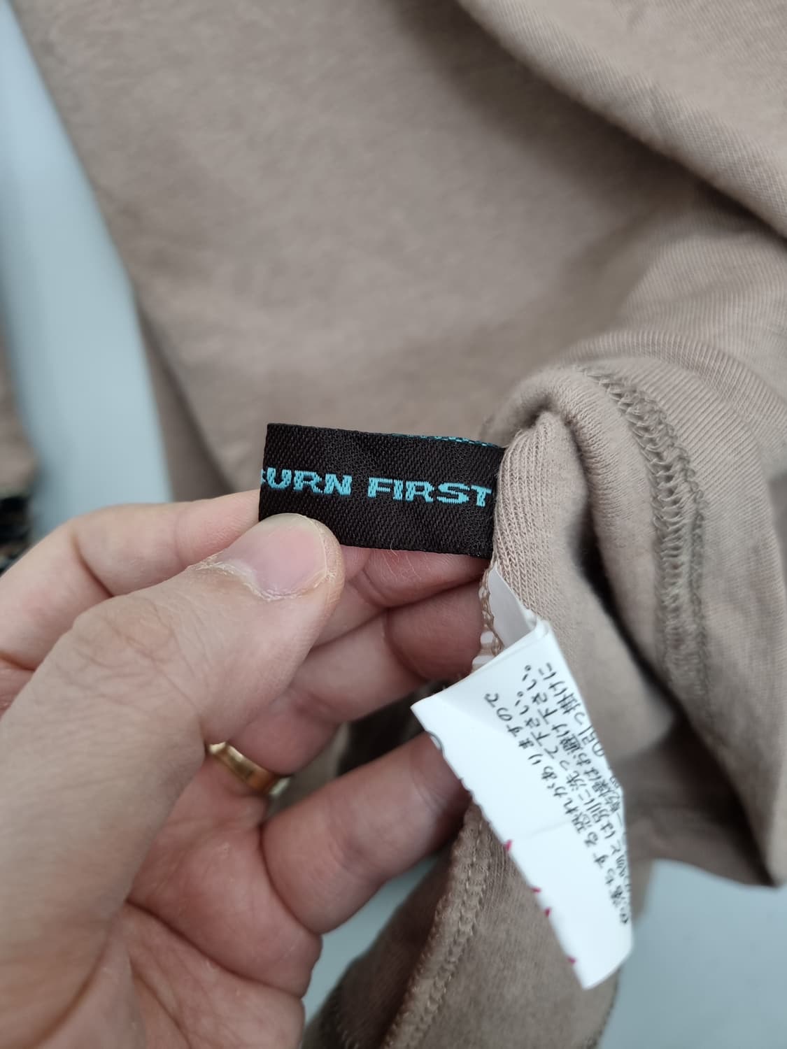 BRIGITTE BURN FIRST 베이지 트위드 소매 폴라 니트  상품이미지5