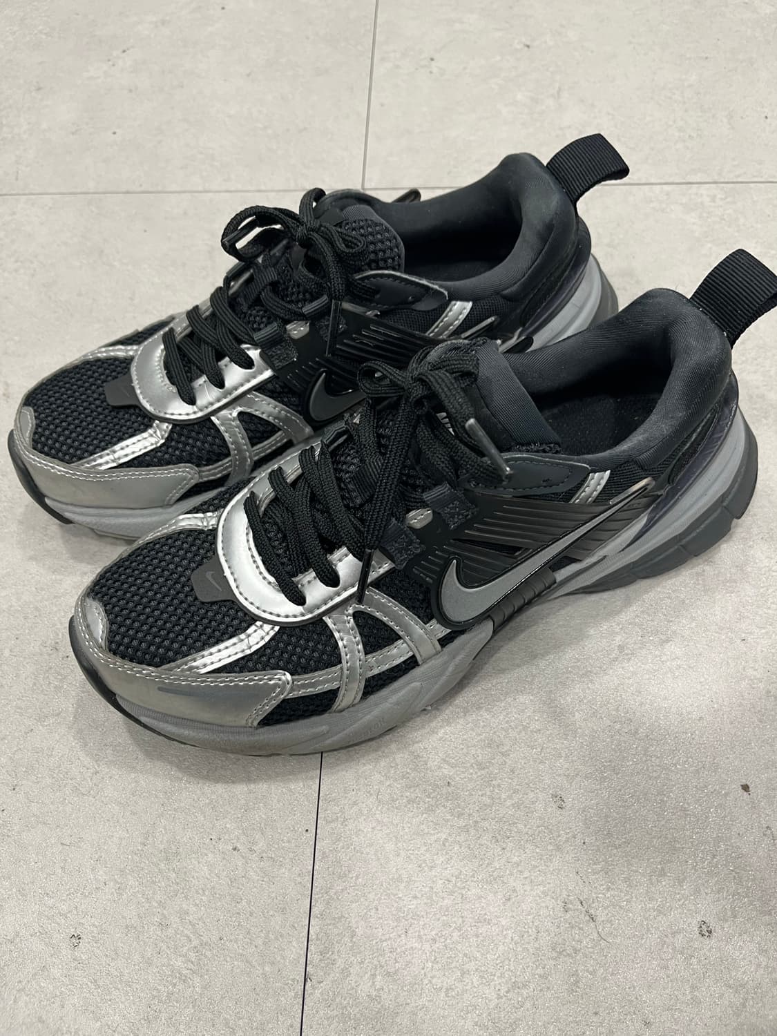 나이키 v2k런 블랙 다크 스모크 그레이 240 상품이미지3